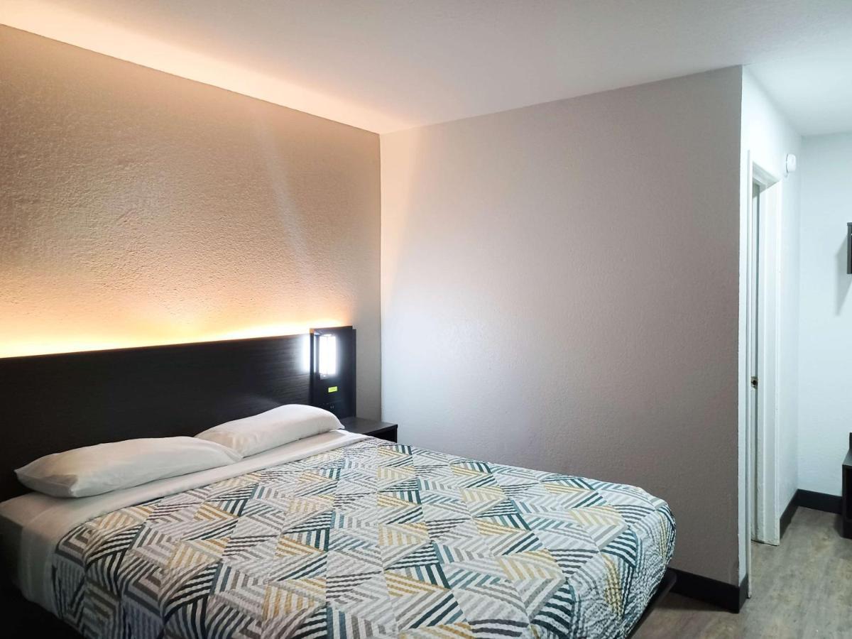 Motel 6-Fresno, Ca - Blackstone North Εξωτερικό φωτογραφία