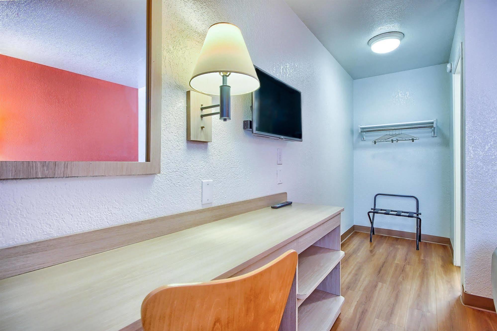 Motel 6-Fresno, Ca - Blackstone North Εξωτερικό φωτογραφία